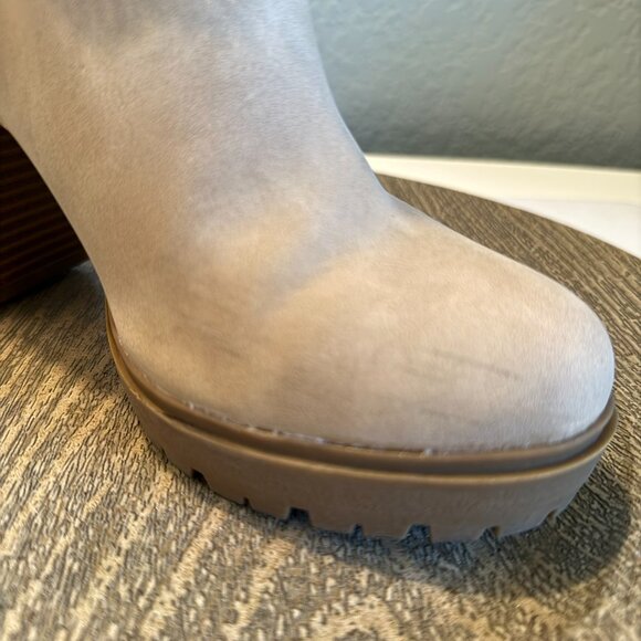 Report Tan Heeled Booties with Chain Detail, Size 6 - Picture 11 of 11